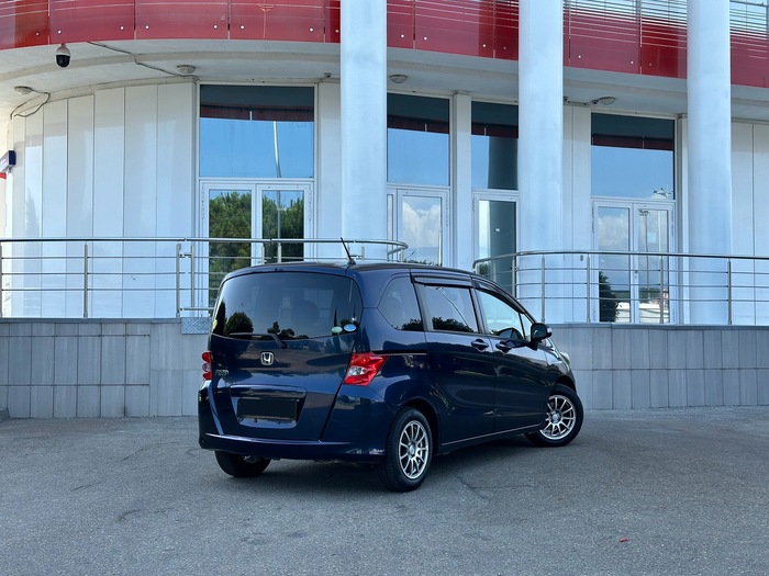 Car&GO - Honda Freed 2010, Синий