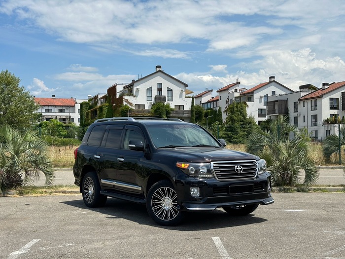 Car&GO - Toyota Land Cruiser 200 2015, Черный