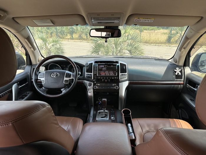 Car&GO - Toyota Land Cruiser 200 2015, Черный